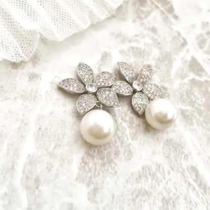 【ピアス・イヤリング】porte ジルコニアフラワーパールピアス 【結婚式 ピアス イヤリング】