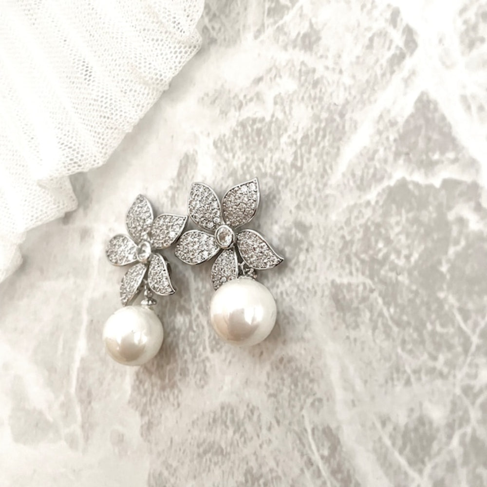 【ピアス・イヤリング】porte ジルコニアフラワーパールピアス 【結婚式 ピアス イヤリング】