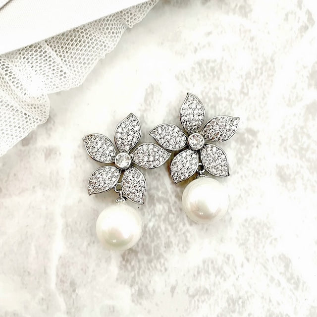 【ピアス・イヤリング】porte ジルコニアフラワーパールピアス 【結婚式 ピアス イヤリング】