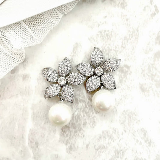 【ピアス・イヤリング】porte ジルコニアフラワーパールピアス 【結婚式 ピアス イヤリング】