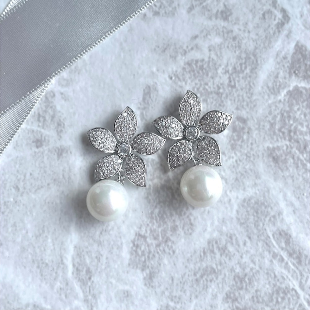 【ピアス・イヤリング】porte ジルコニアフラワーパールピアス 【結婚式 ピアス イヤリング】