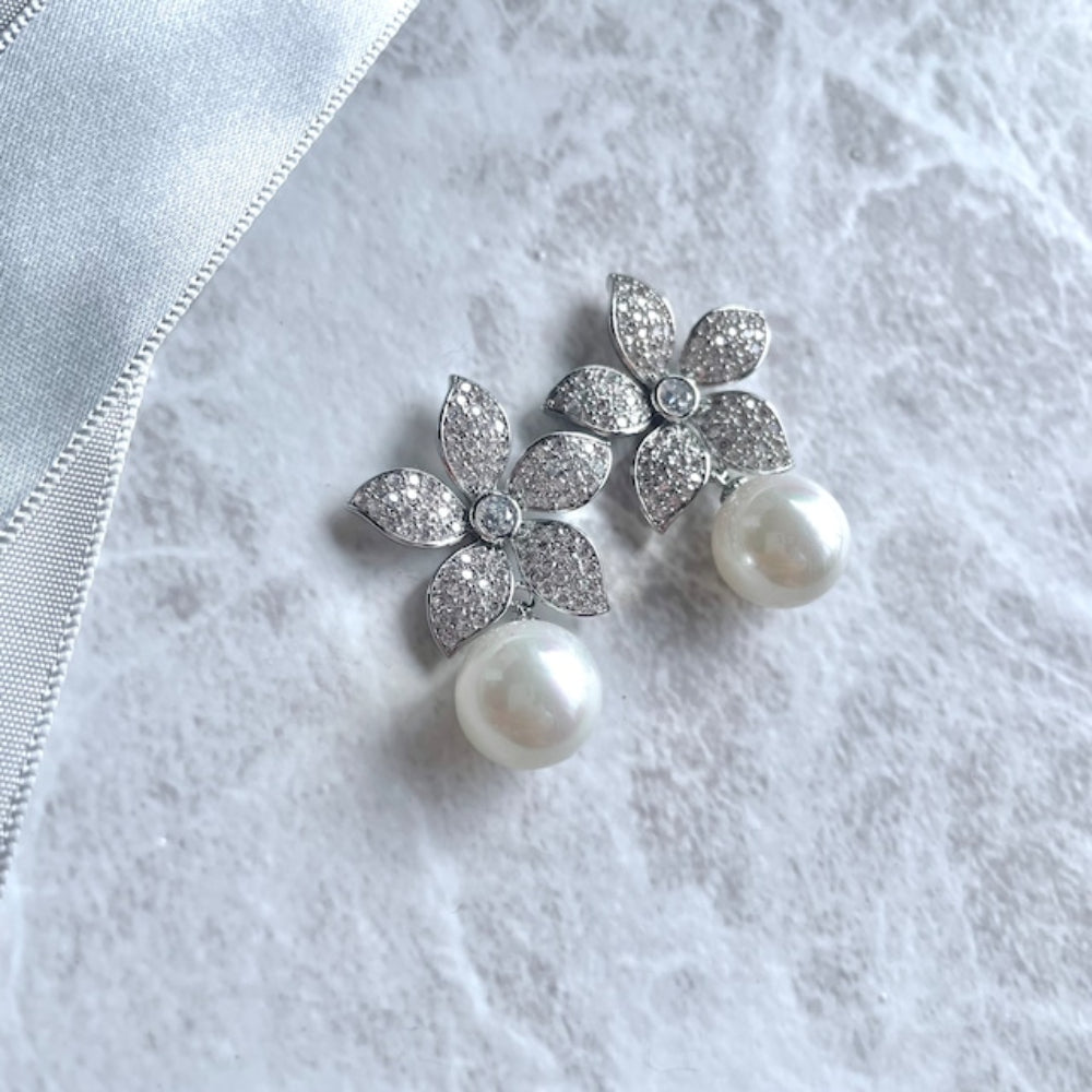 【ピアス・イヤリング】porte ジルコニアフラワーパールピアス 【結婚式 ピアス イヤリング】