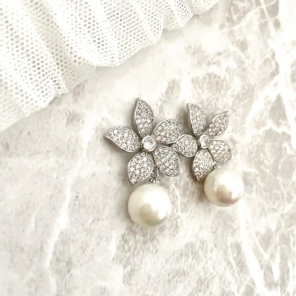 【ピアス・イヤリング】porte ジルコニアフラワーパールピアス 【結婚式 ピアス イヤリング】