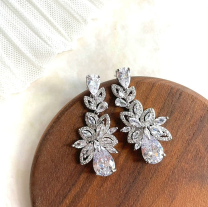 【ピアス・イヤリング】miroir ジルコニアブライダルピアス 【結婚式 ピアス イヤリング】