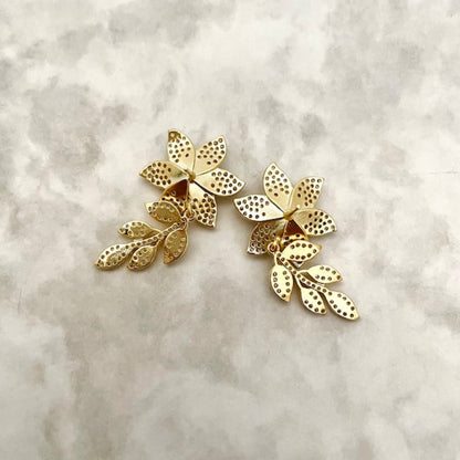 【ピアス・イヤリング】narcisse yellowgoldジルコニアフラワーピアス 【結婚式 ピアス イヤリング】