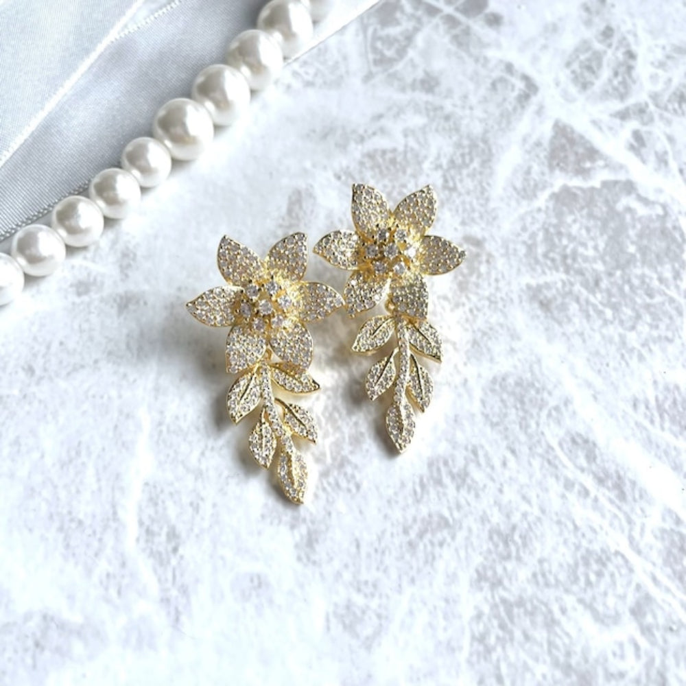 【ピアス・イヤリング】narcisse yellowgoldジルコニアフラワーピアス 【結婚式 ピアス イヤリング】
