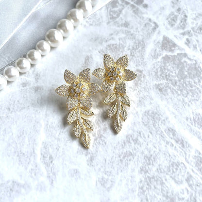 【ピアス・イヤリング】narcisse yellowgoldジルコニアフラワーピアス 【結婚式 ピアス イヤリング】