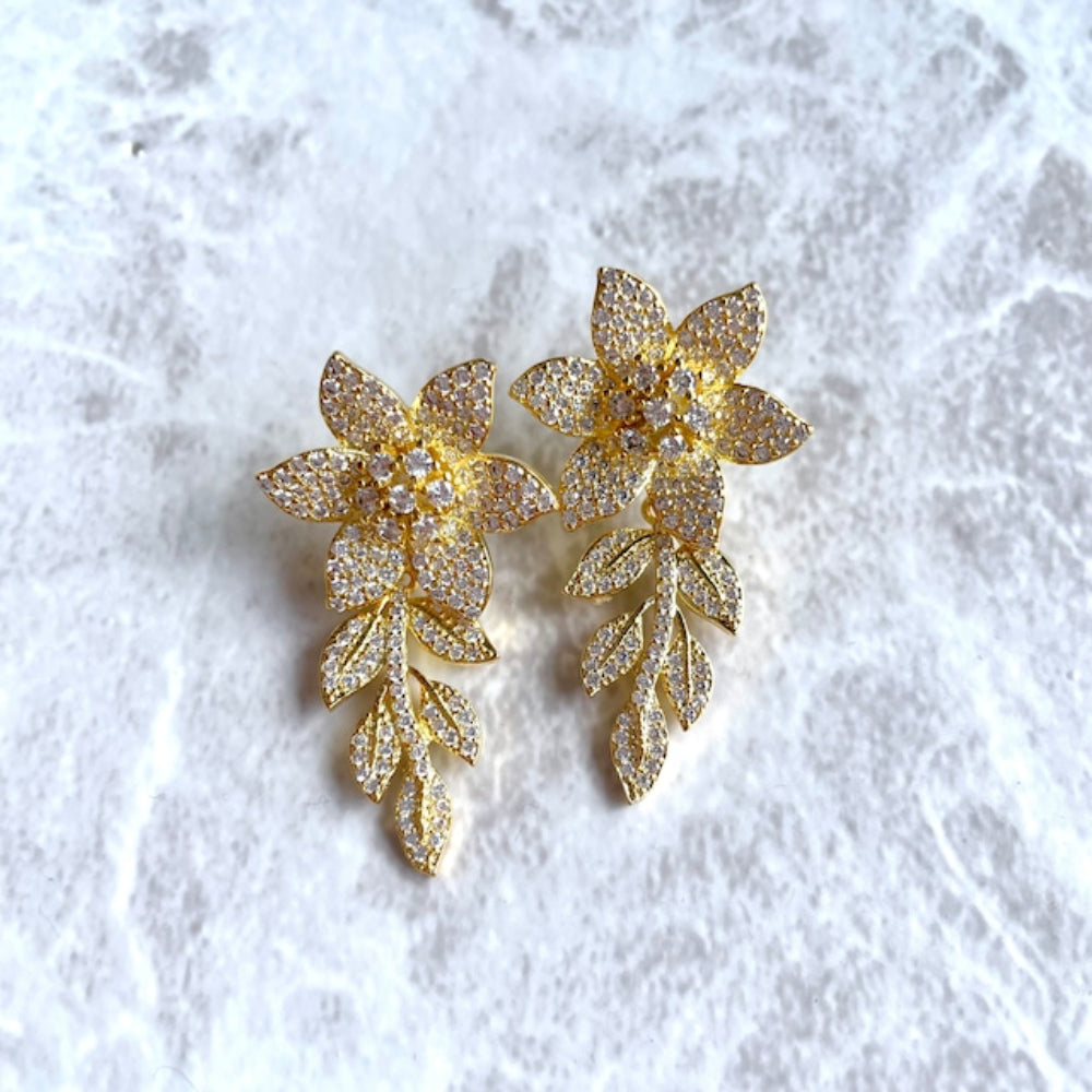 【ピアス・イヤリング】narcisse yellowgoldジルコニアフラワーピアス 【結婚式　ピアス　イヤリング】