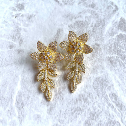 【ピアス・イヤリング】narcisse yellowgoldジルコニアフラワーピアス 【結婚式　ピアス　イヤリング】