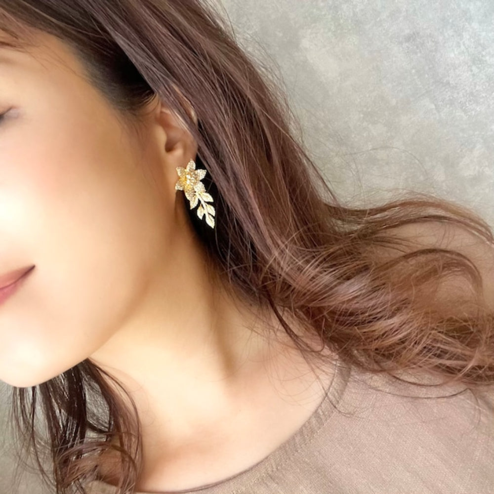 【ピアス・イヤリング】narcisse yellowgoldジルコニアフラワーピアス 【結婚式 ピアス イヤリング】