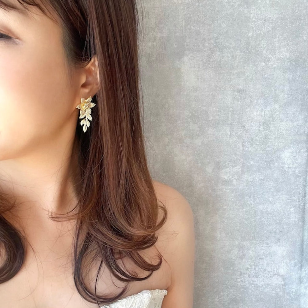 【ピアス・イヤリング】narcisse yellowgoldジルコニアフラワーピアス 【結婚式 ピアス イヤリング】