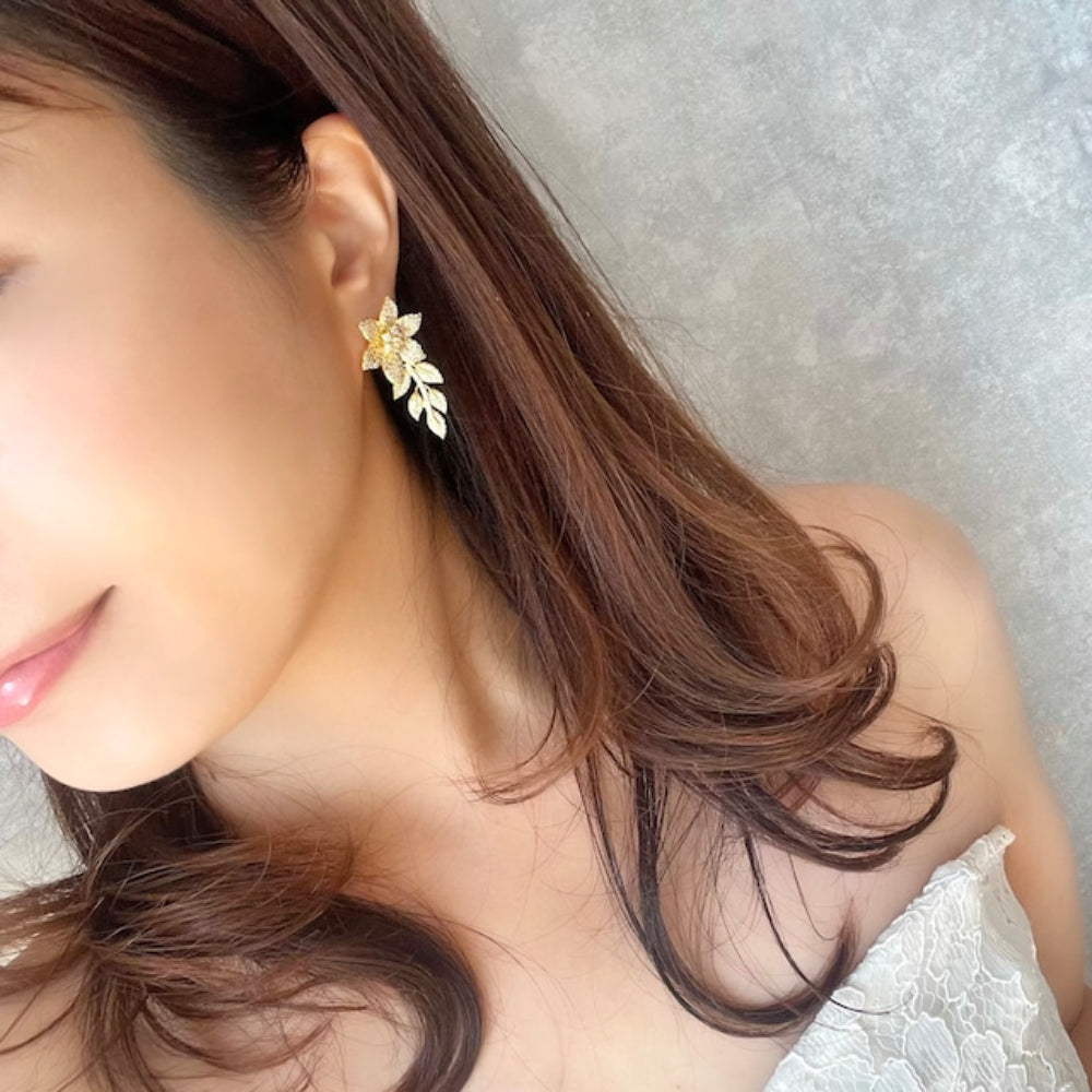 【ピアス・イヤリング】narcisse yellowgoldジルコニアフラワーピアス 【結婚式　ピアス　イヤリング】