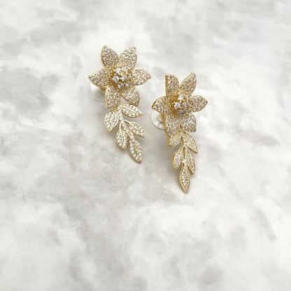 【ピアス・イヤリング】narcisse yellowgoldジルコニアフラワーピアス 【結婚式 ピアス イヤリング】