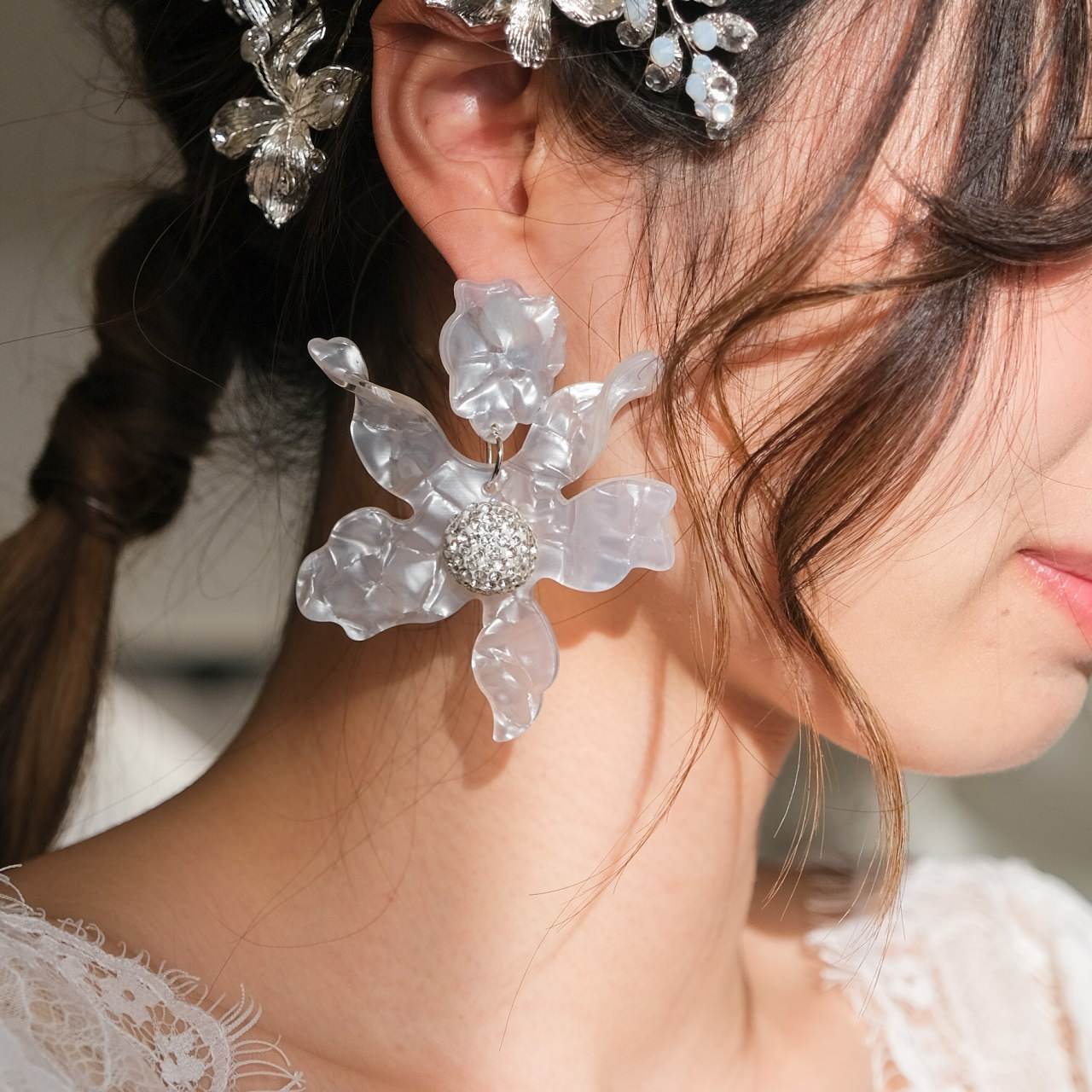 【ピアス】ブライダルピアス ウェディング ホワイトフラワー ビジュー クリアピアス q3 【結婚式 ピアス イヤリング】