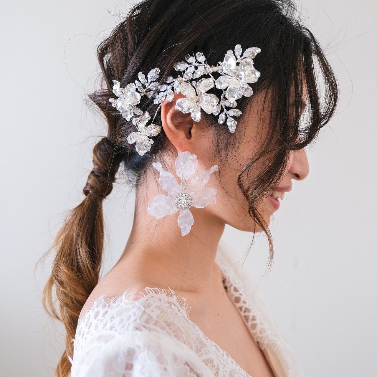 【ピアス】ブライダルピアス ウェディング ホワイトフラワー ビジュー クリアピアス q3 【結婚式 ピアス イヤリング】