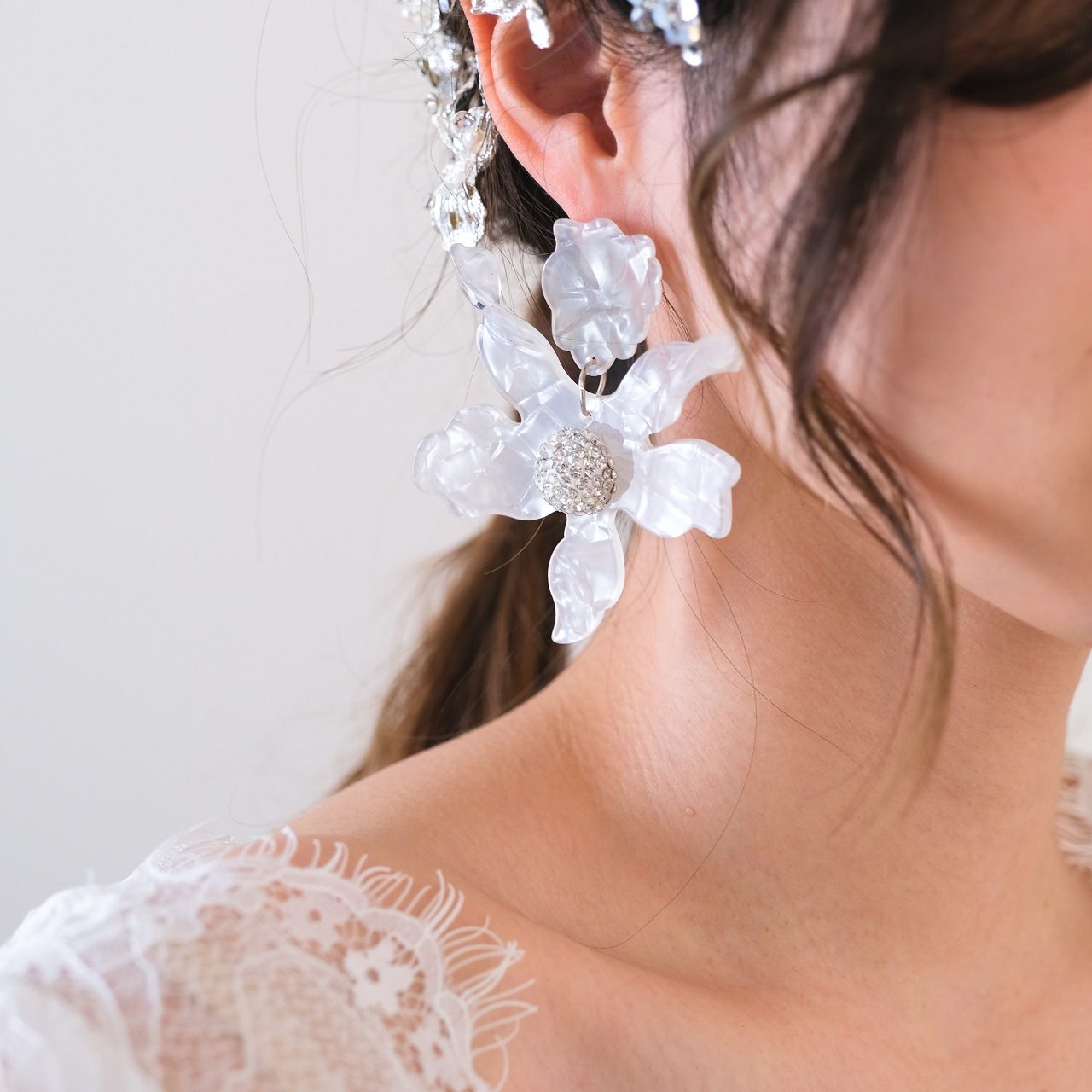 【ピアス】ブライダルピアス ウェディング ホワイトフラワー ビジュー クリアピアス q3 【結婚式 ピアス イヤリング】