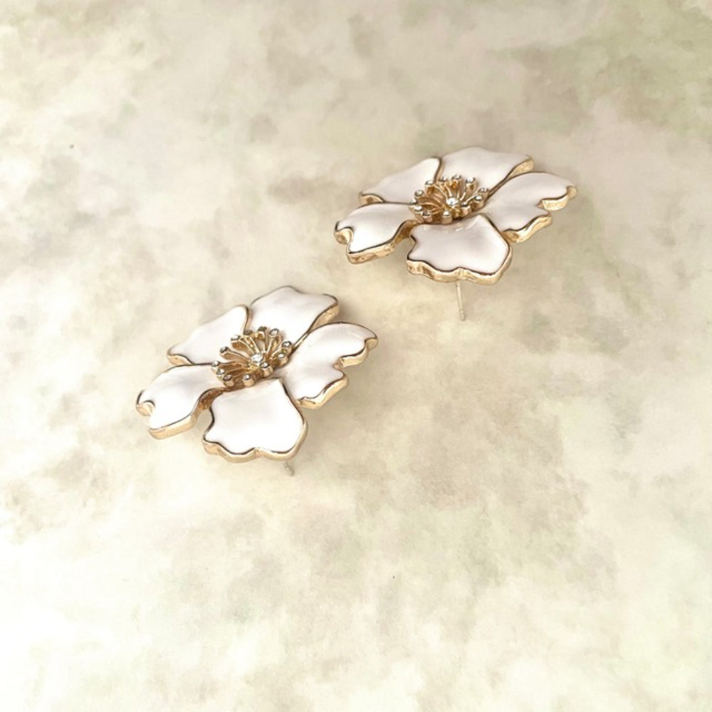 【ピアス・イヤリング】emu ゴールドフラワーピアス 【結婚式 ピアス イヤリング】