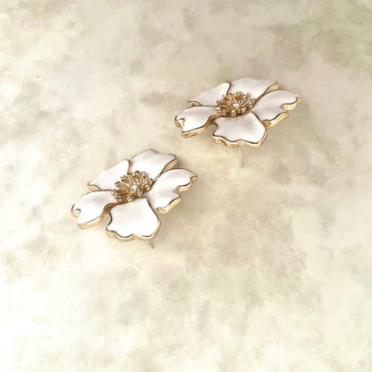 【ピアス・イヤリング】emu ゴールドフラワーピアス 【結婚式 ピアス イヤリング】