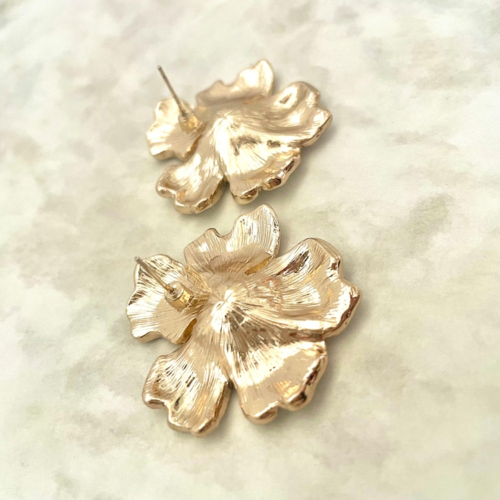 【ピアス・イヤリング】emu ゴールドフラワーピアス 【結婚式 ピアス イヤリング】