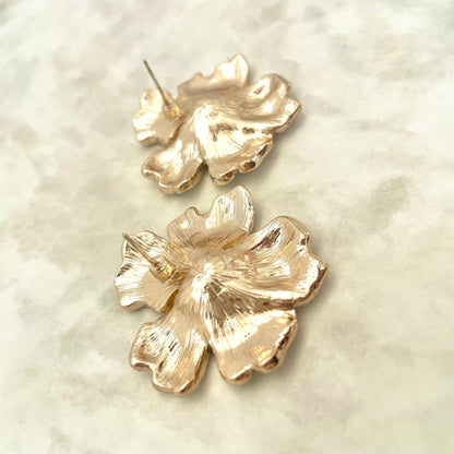 【ピアス・イヤリング】emu ゴールドフラワーピアス 【結婚式 ピアス イヤリング】