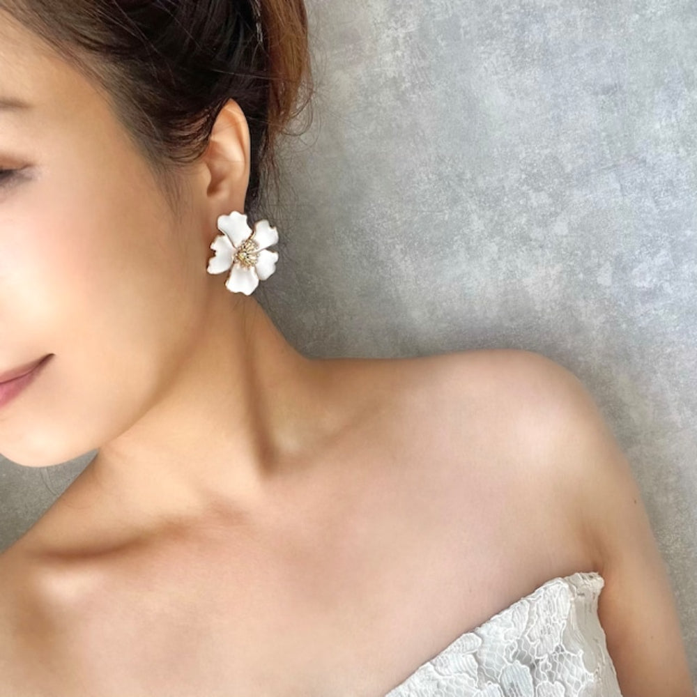 【ピアス・イヤリング】emu ゴールドフラワーピアス 【結婚式　ピアス　イヤリング】