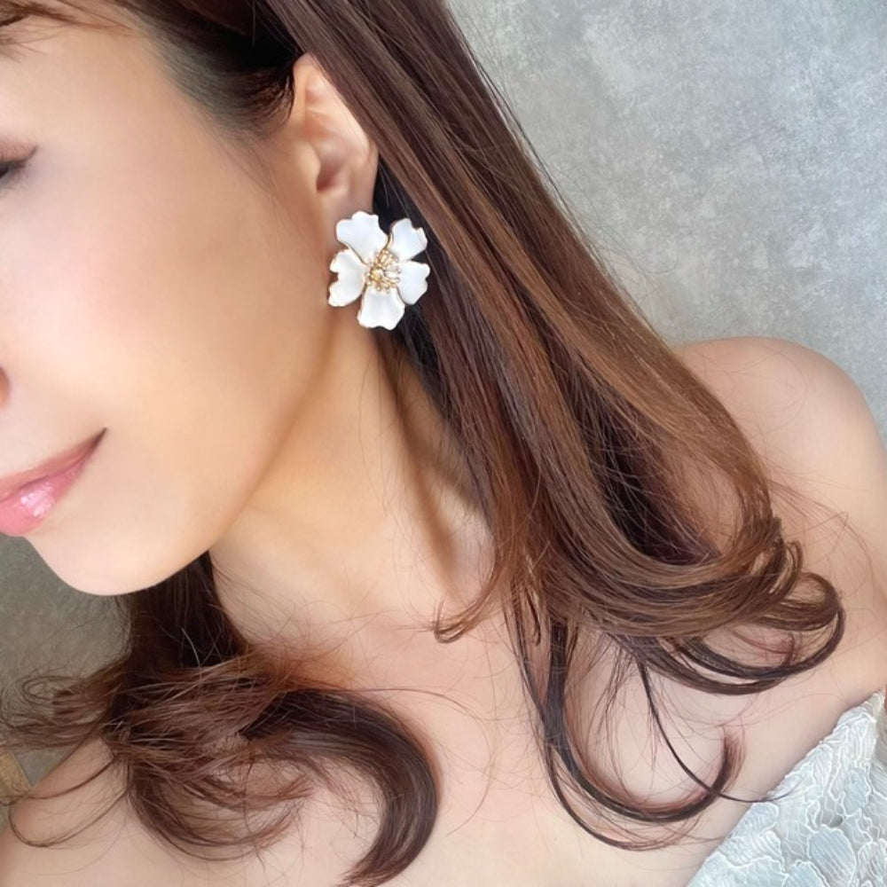 【ピアス・イヤリング】emu ゴールドフラワーピアス 【結婚式　ピアス　イヤリング】