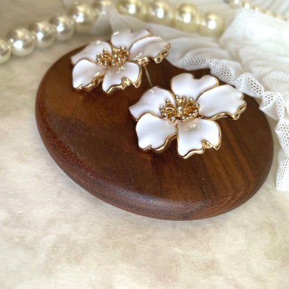 【ピアス・イヤリング】emu ゴールドフラワーピアス 【結婚式 ピアス イヤリング】