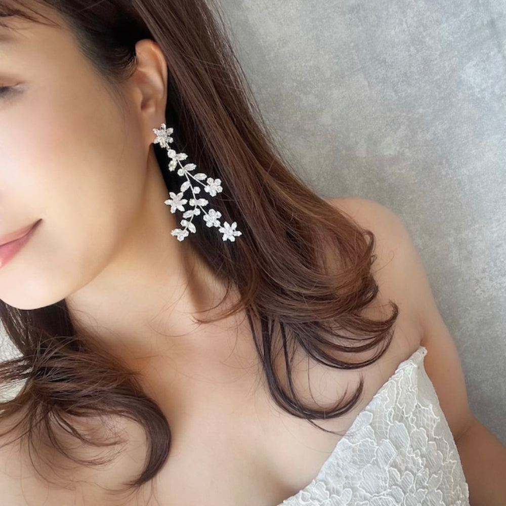 【ピアス・イヤリング】astre ジルコニアブライダルピアス 【結婚式　ピアス　イヤリング】