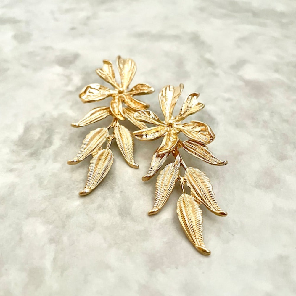 【ピアス・イヤリング】automne ゴールドフラワーピアス 【結婚式 ピアス イヤリング】
