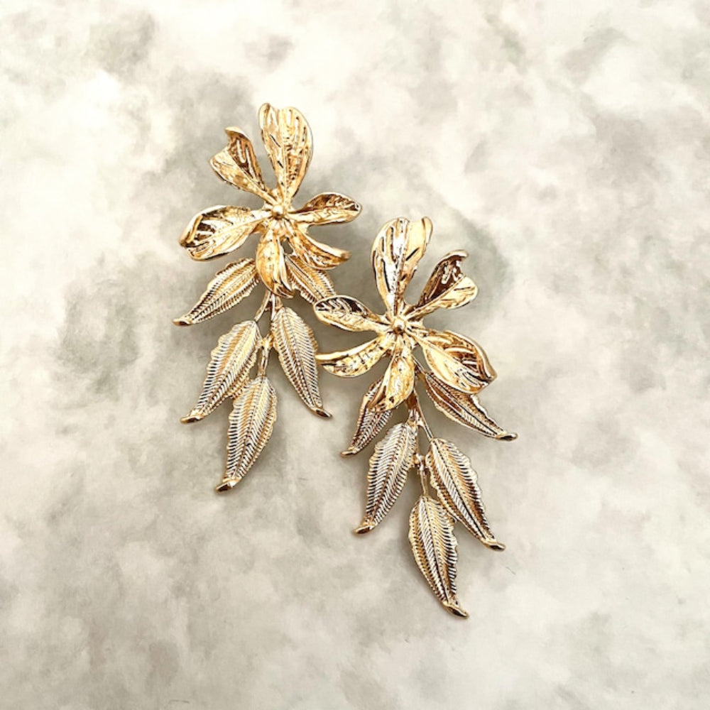 【ピアス・イヤリング】automne ゴールドフラワーピアス 【結婚式 ピアス イヤリング】