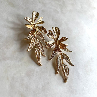 【ピアス・イヤリング】automne ゴールドフラワーピアス 【結婚式 ピアス イヤリング】