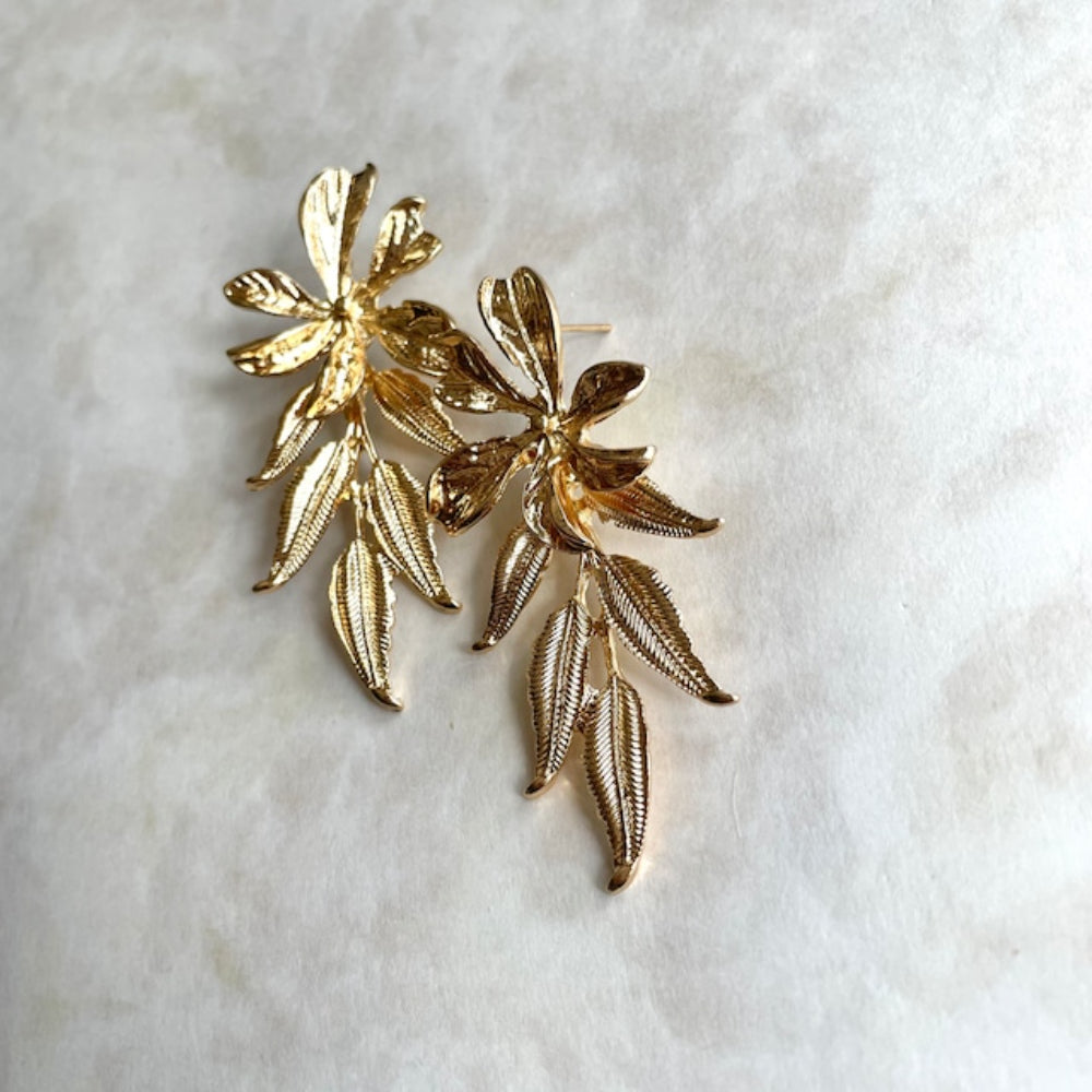 【ピアス・イヤリング】automne ゴールドフラワーピアス 【結婚式 ピアス イヤリング】