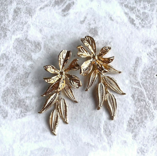 【ピアス・イヤリング】automne ゴールドフラワーピアス 【結婚式 ピアス イヤリング】
