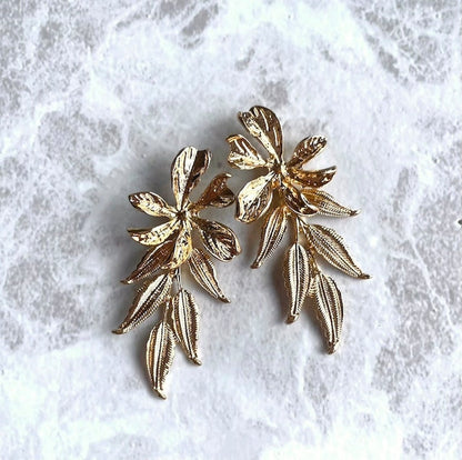 【ピアス・イヤリング】automne ゴールドフラワーピアス 【結婚式 ピアス イヤリング】