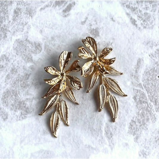 【ピアス・イヤリング】automne ゴールドフラワーピアス 【結婚式 ピアス イヤリング】