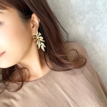 【ピアス・イヤリング】automne ゴールドフラワーピアス 【結婚式 ピアス イヤリング】