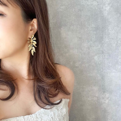 【ピアス・イヤリング】automne ゴールドフラワーピアス 【結婚式 ピアス イヤリング】