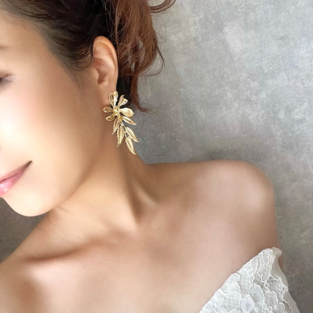 【ピアス・イヤリング】automne ゴールドフラワーピアス 【結婚式　ピアス　イヤリング】