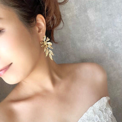 【ピアス・イヤリング】automne ゴールドフラワーピアス 【結婚式 ピアス イヤリング】