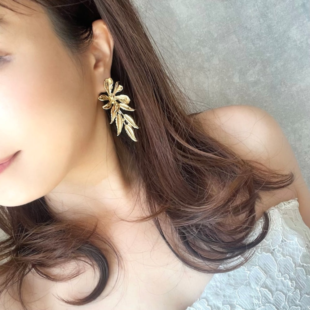 【ピアス・イヤリング】automne ゴールドフラワーピアス 【結婚式　ピアス　イヤリング】