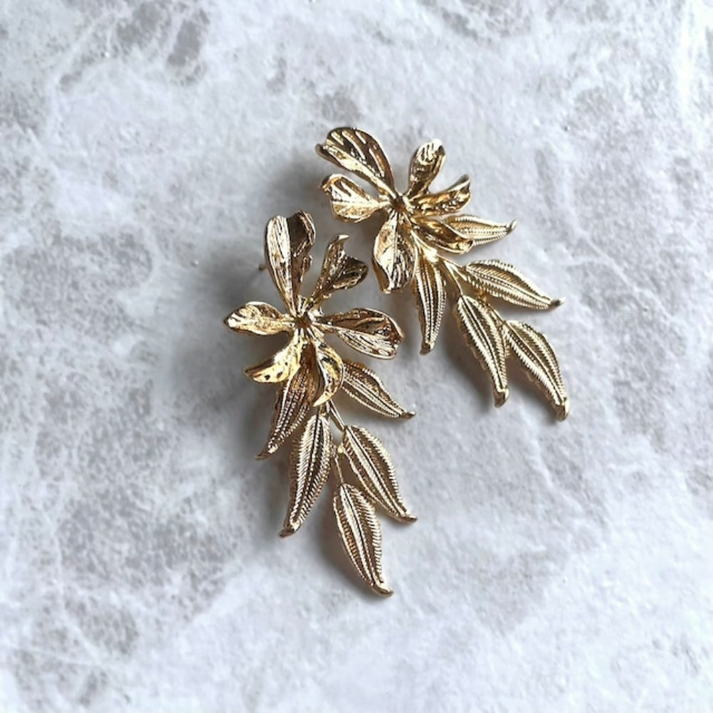 【ピアス・イヤリング】automne ゴールドフラワーピアス 【結婚式 ピアス イヤリング】