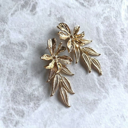 【ピアス・イヤリング】automne ゴールドフラワーピアス 【結婚式 ピアス イヤリング】
