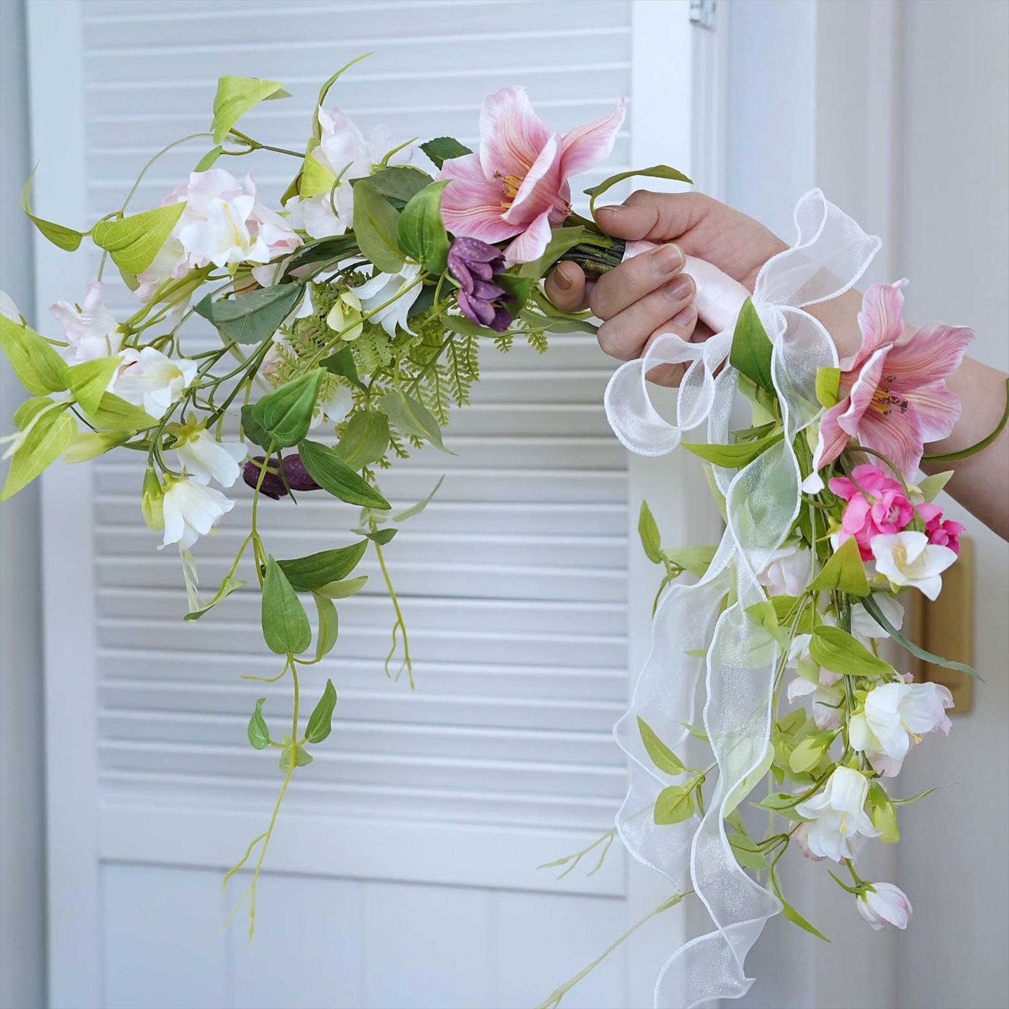 チューリップとグリーンのバレリーナブーケ – 結婚式準備サイト