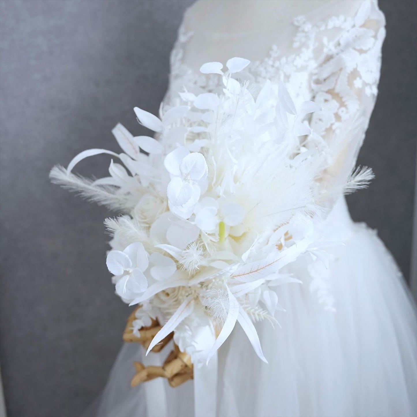 ホワイトリーフのブーケ【結婚式　フワラー　アーティフィシャルフラワー　ブーケ　ブートニア】