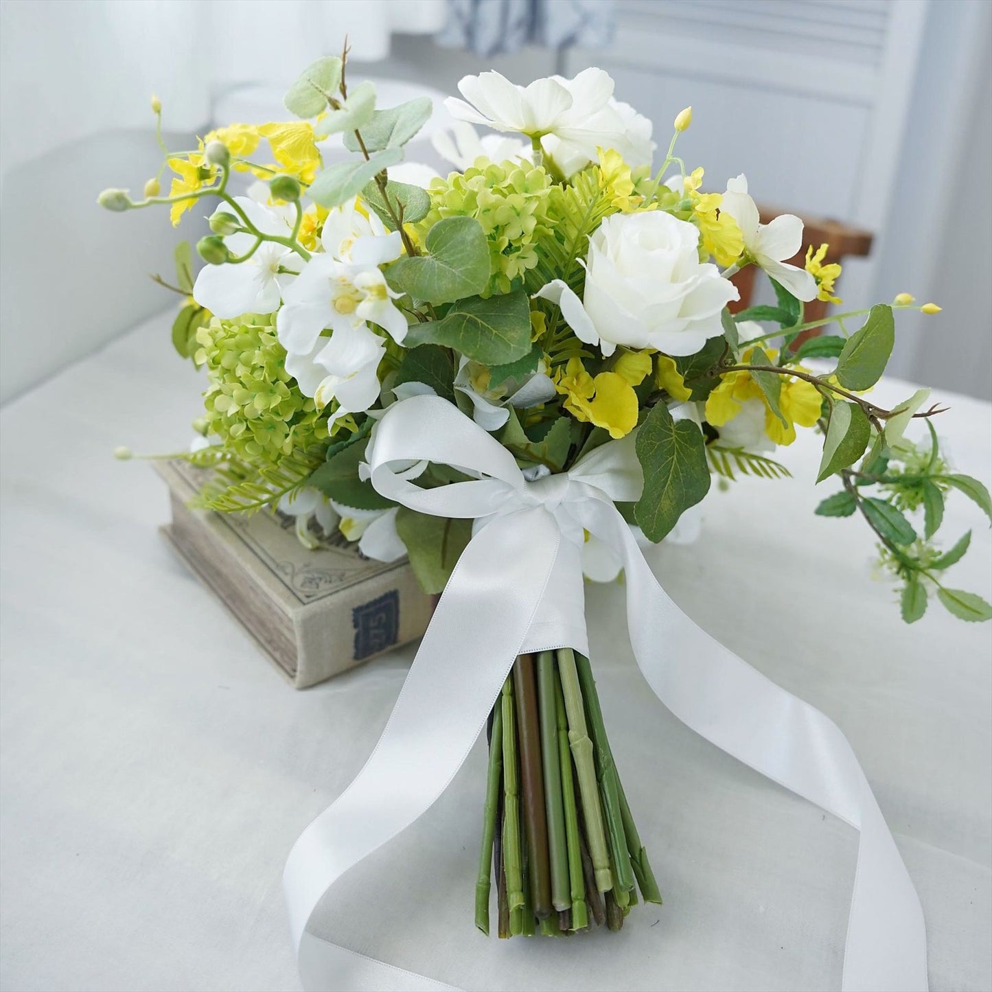 コスモスとスノーボールのブーケ【結婚式　フワラー　アーティフィシャルフラワー　ブーケ　ブートニア】