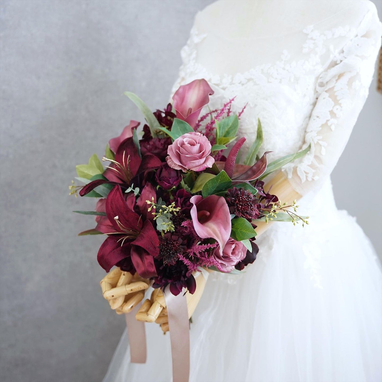 ワインレッドとモーブピンクのブーケ【結婚式　フワラー　アーティフィシャルフラワー　ブーケ　ブートニア】