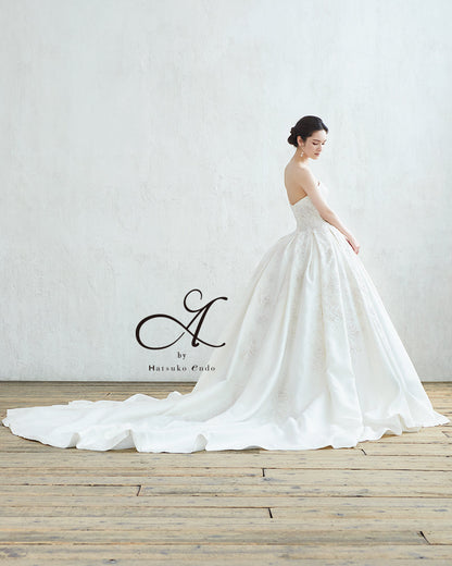 ナディア HE-99(Ivory)【ウェディングドレスレンタル】