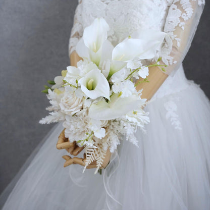 カラーとパンパスのホワイトブーケ