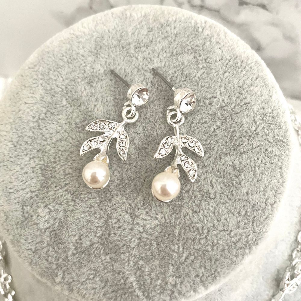 perle silverパールブライダルネックレス&ピアスセット /金属アレルギー対応可能【結婚式 アクセサリーセット】