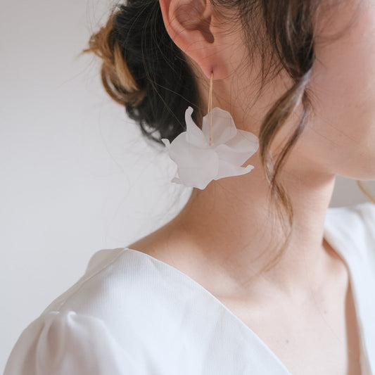 【ピアス】ブライダルピアス フラワーピアス ゴールド ホワイト q13 【結婚式 ピアス イヤリング】